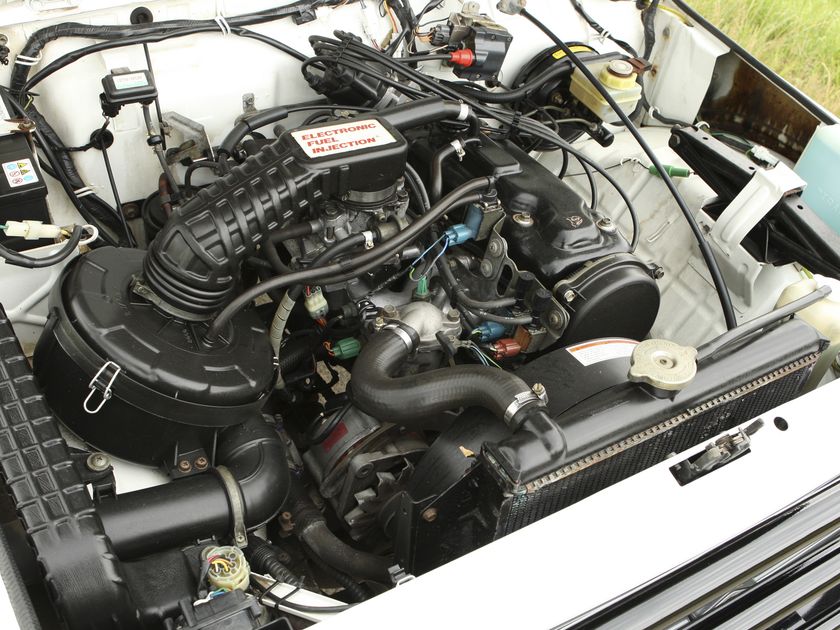 Под капотом Samurai 1.3i: моновпрыск, наклейка «Electronic Fuel Injection»