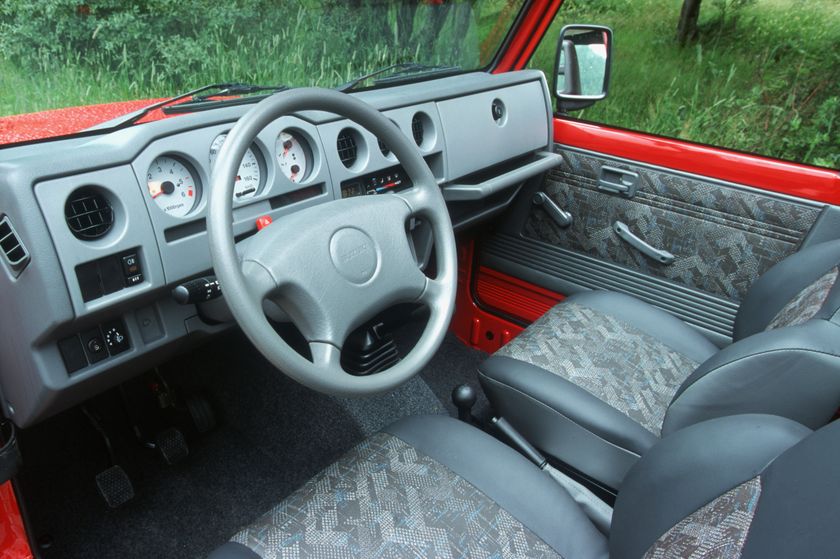 Santana SJ 1.9D: светло-серое торпедо, белые шкалы и круглые дефлекторы