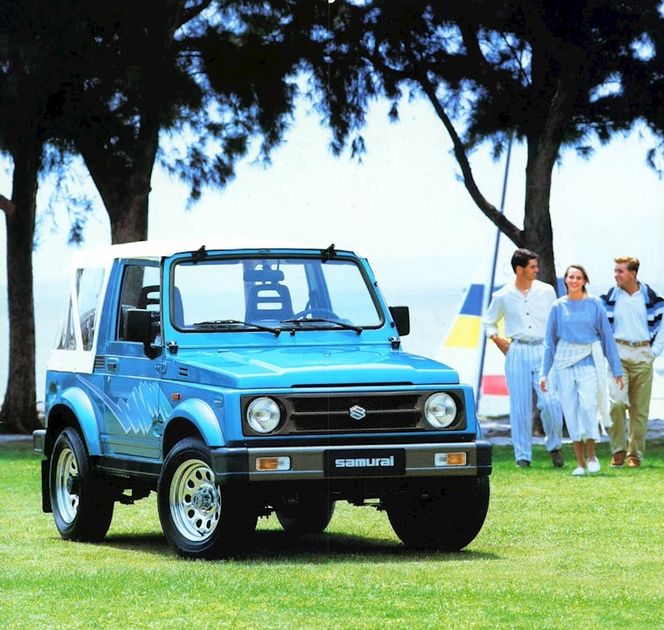 Samurai 1990–95: решётка с эмблемой «S» (США — с 1992 MY), бамперы с пластиковыми углами, декаль «клякса»