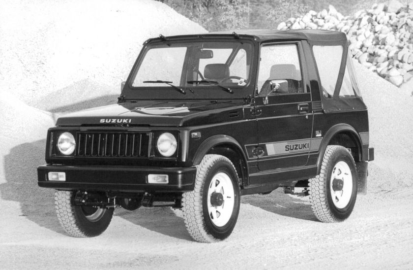 SJ410: мягкий верх, нижняя полоса SUZUKI и видимый передний редуктор