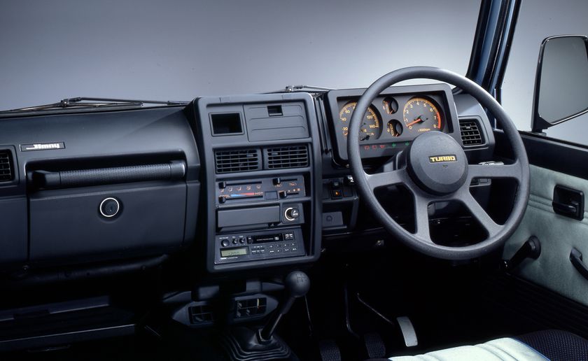 Jimny JA71: правый руль с надписью TURBO
