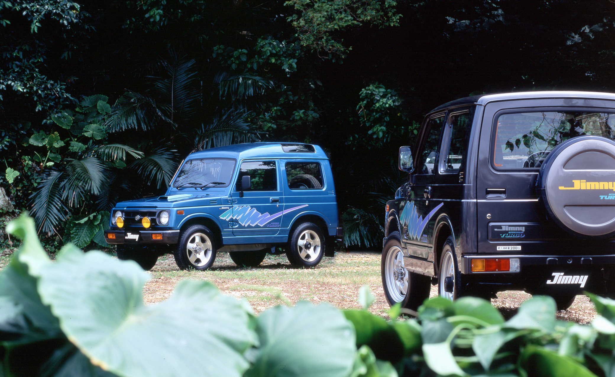 Jimny Van HC и Panoramic Roof EC — графика и чехол запаски