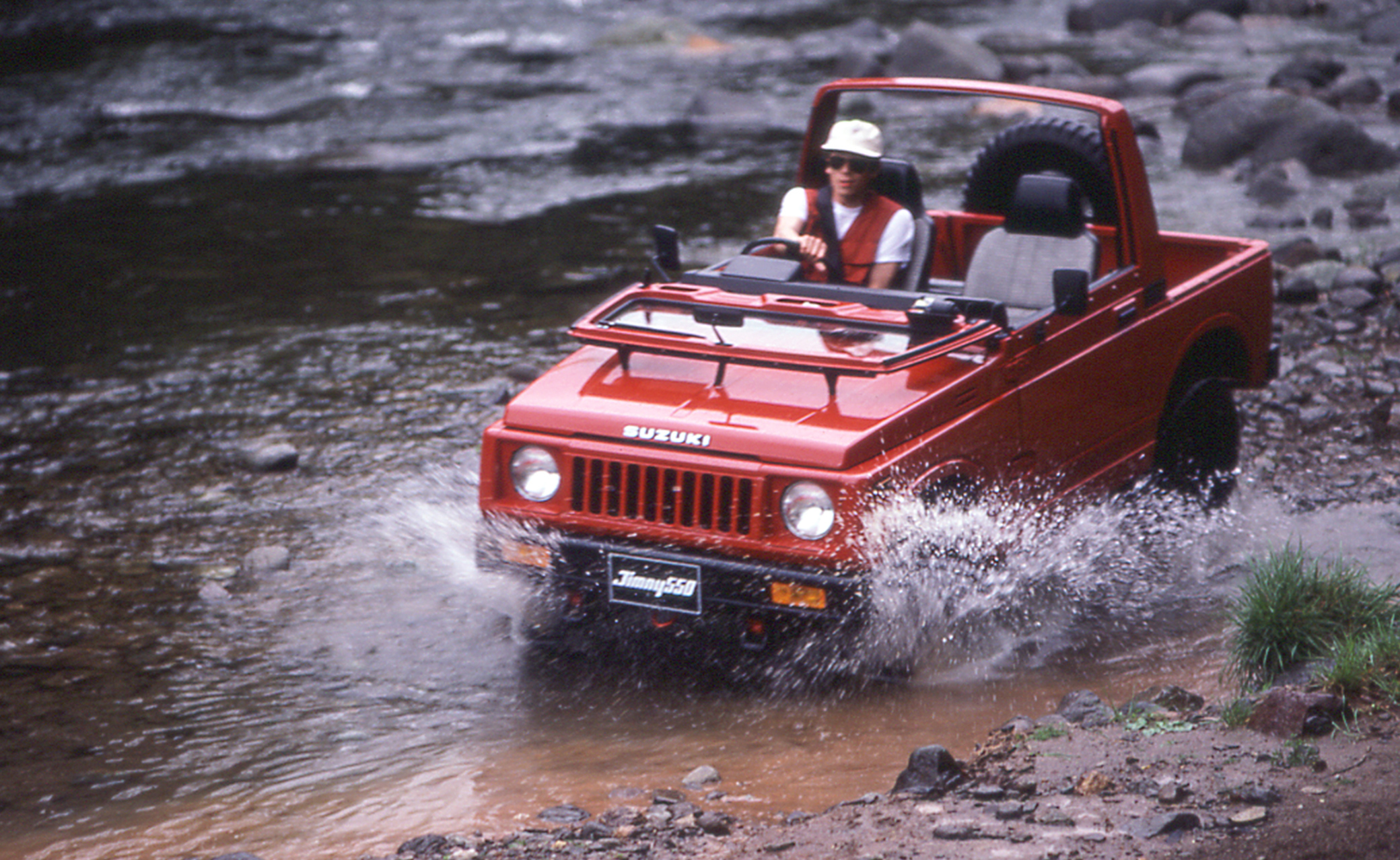 Jimny 550 — сложенное лобовое на броде