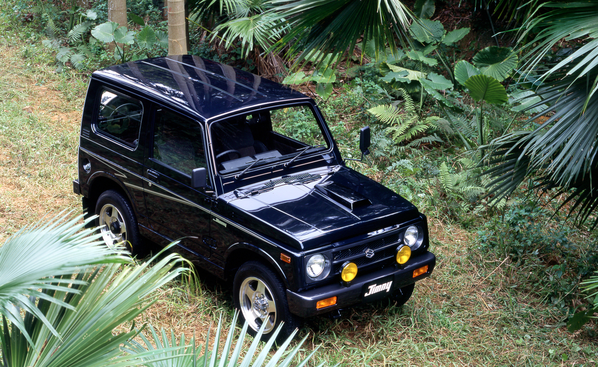 Jimny JA11 — тонкая золотистая полоса