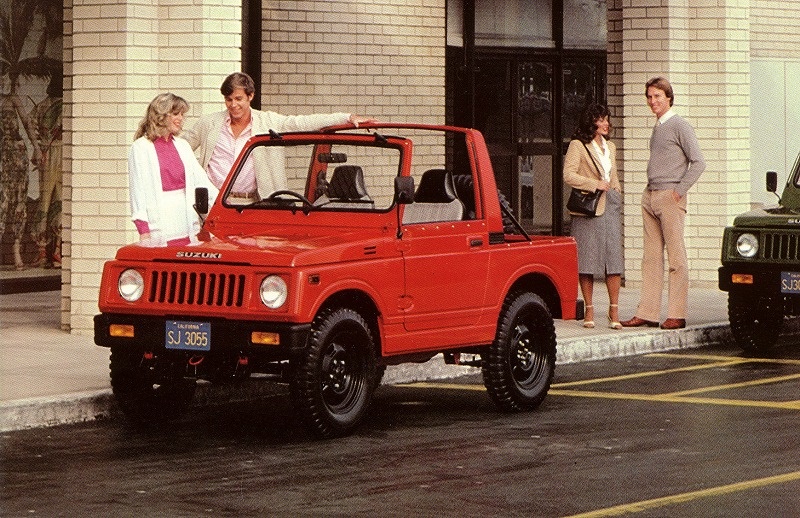 Jimny SJ30 — красный открытый у тротуара