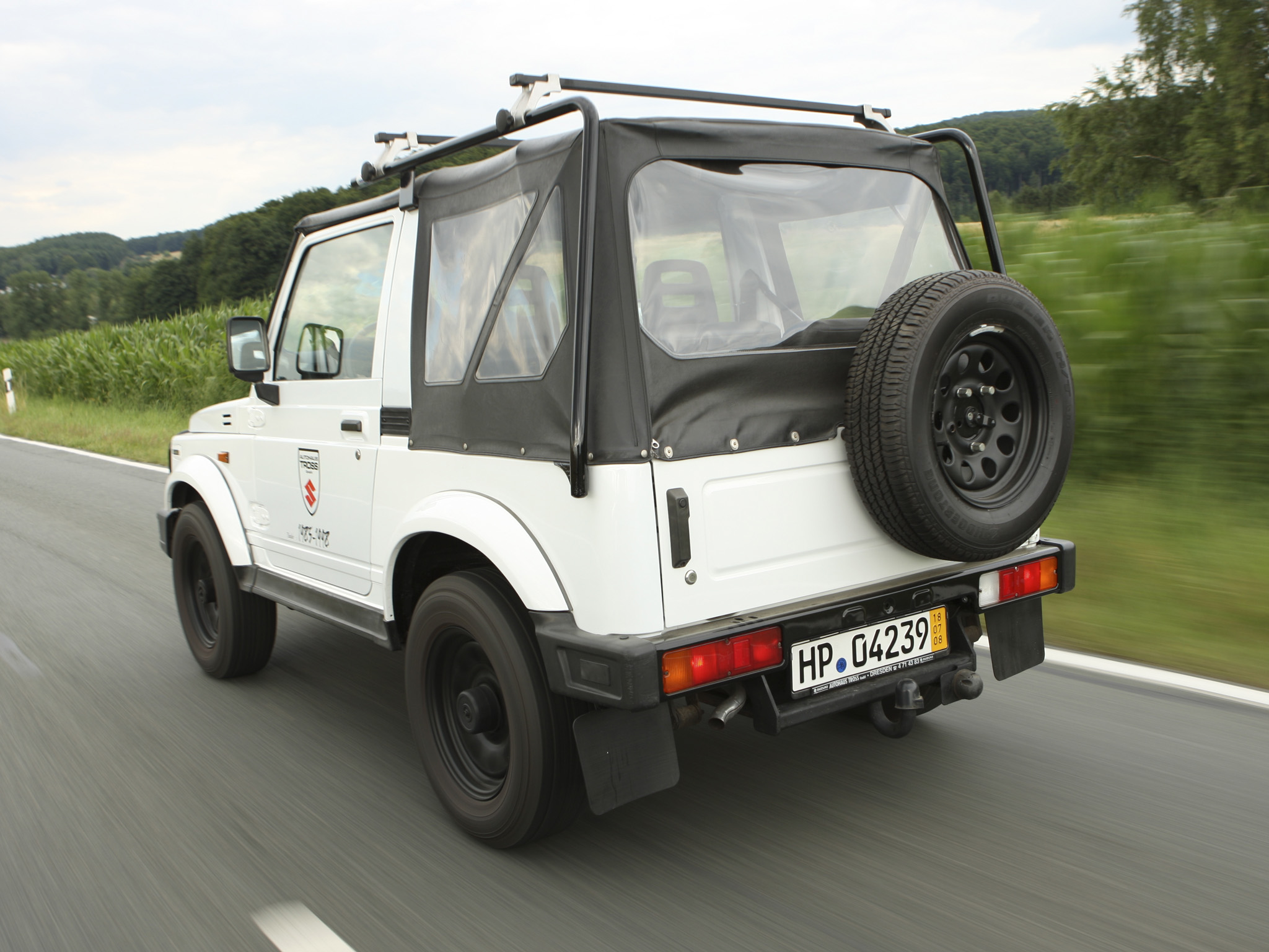 Samurai Autohaus Tross — сзади слева в движении