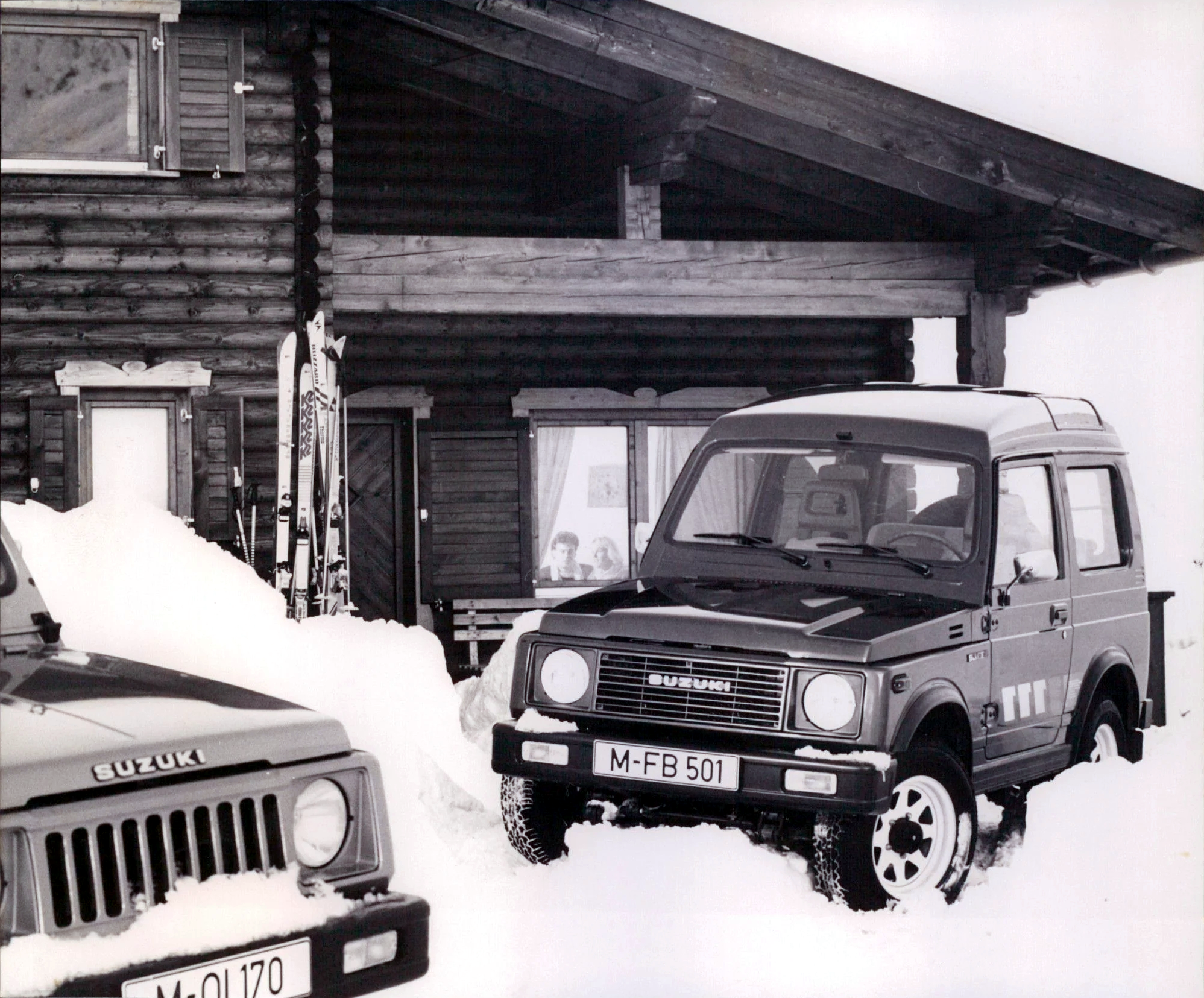 SJ413 High Roof и фрагмент SJ410 — зимний кадр