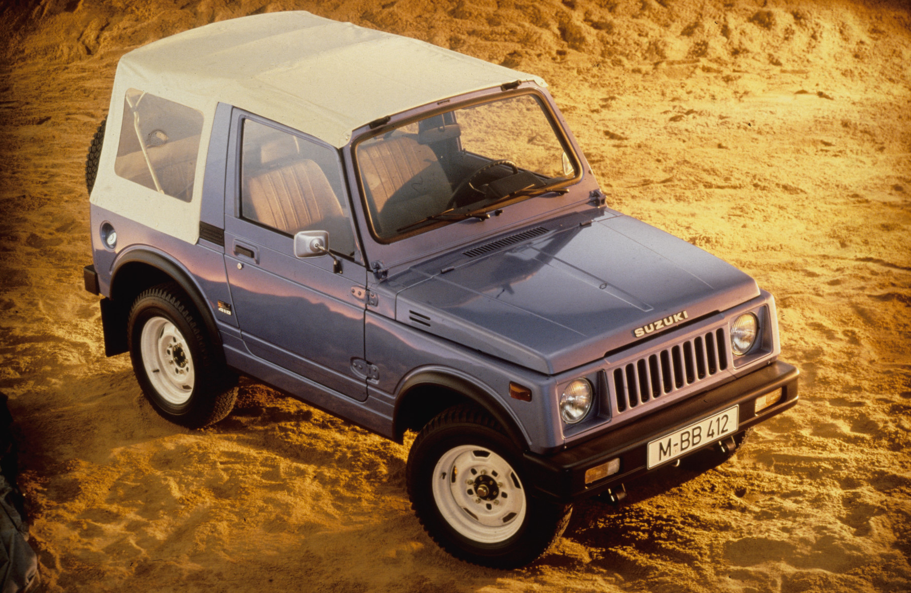 SJ410 Soft Top M-BB 412 — простая отделка
