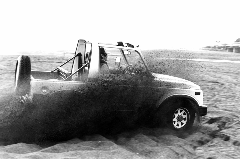 SJ410 Soft Top — открытый кузов на песке