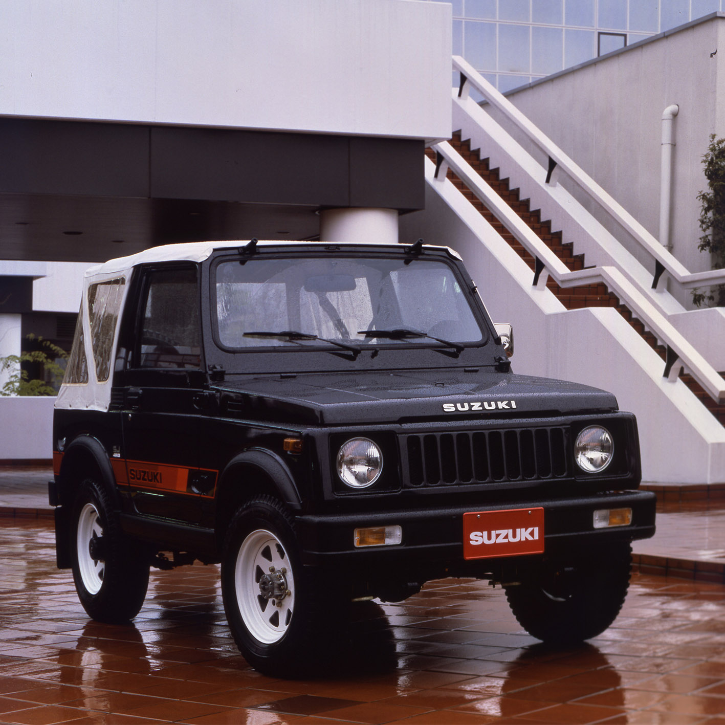 SJ410 Soft Top — оранжевая полоса SUZUKI