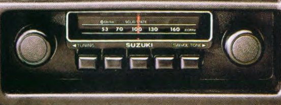 Аналоговый приёмник SUZUKI с двумя регуляторами и пятью клавишами