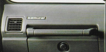 Надпись samurai на торпедо SJ413V JX