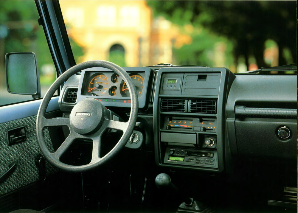 Леворульное торпедо Samurai в нидерландском проспекте августа 1988