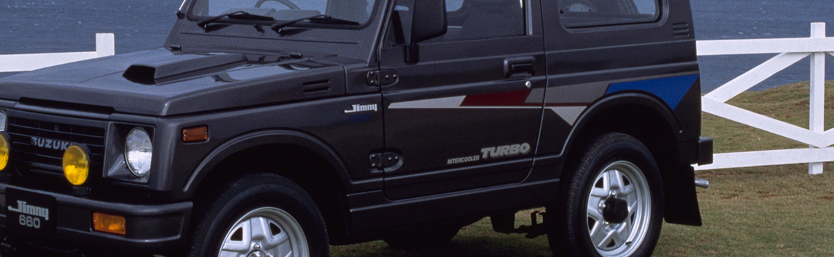 JA11 тип 1 (1990): многоцветный клин и надпись «INTERCOOLER TURBO»