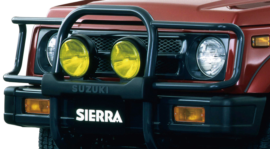Jimny Sierra JB31: круглые жёлтые противотуманки внутри передней защиты