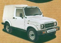 Santana Samurai Pick Up: высокий белый глухой тент над грузовым отсеком